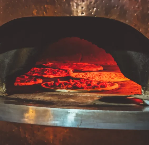 close-up-pizzas-baking-oven (Large)
